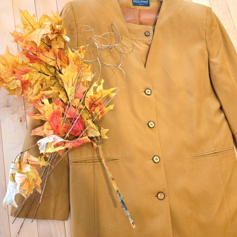 Harve Bernard Gold Skort Woman’s Business Suit, Size 12 Petite